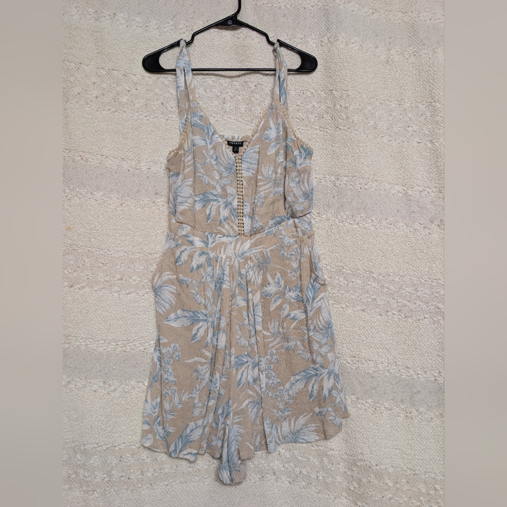 Torrid Women's Floral Beige and Blue Romper Crinkles Gauze Size 0 Large